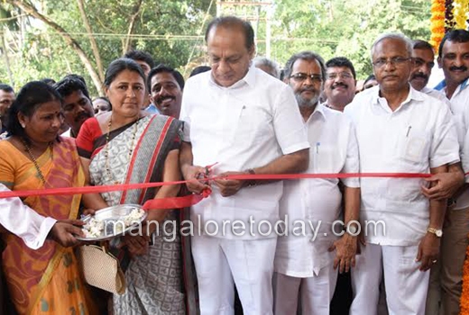 fish market opens at Jeppu 